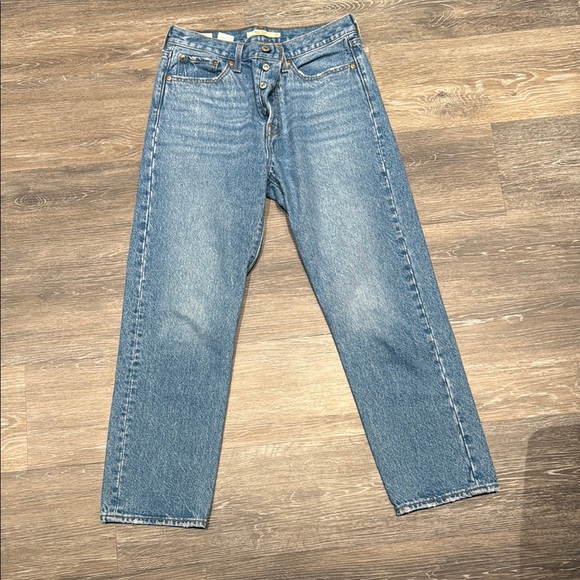 Levi's Denim - Classic Blue Denim Levi’s wedgie fit straight ankle jeans